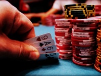 Игры в покер со ставками пот-лимит: Пот-Лимит Холдем и Пот-Лимит Омаха
